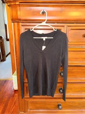 New York & Company Black V-Neck Long Sleeve Sweater Small NWT